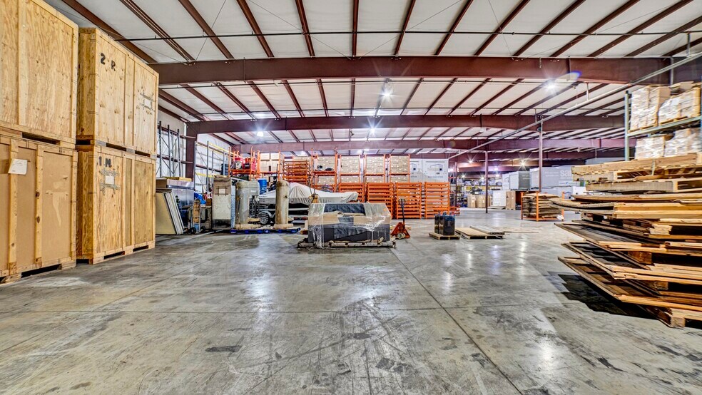 More Photos Of 961 N Main St, Mansfield Warehouse For Lease