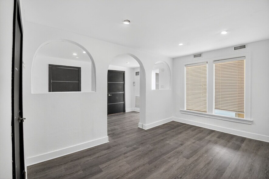 More Photos Of 220 SW 16th St, Dania Beach Office Residential For Lease