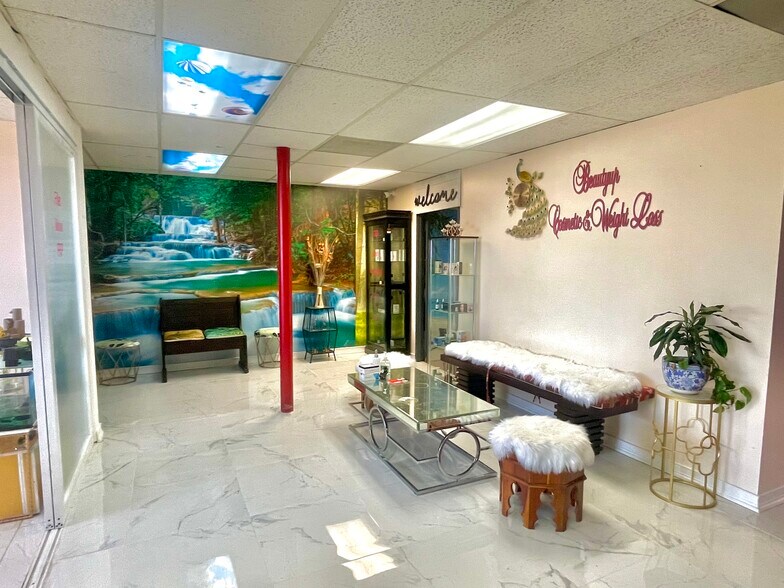 More Photos Of 8943-8951 Complex Dr, San Diego Office For Sale