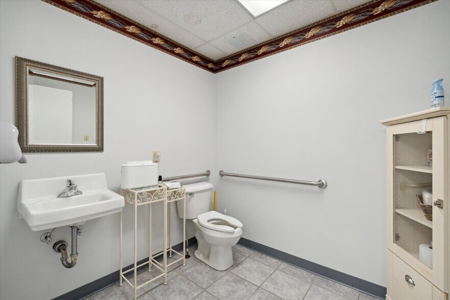 More Photos Of 145 S Jackson St, Jackson Loft Creative Space For Sale