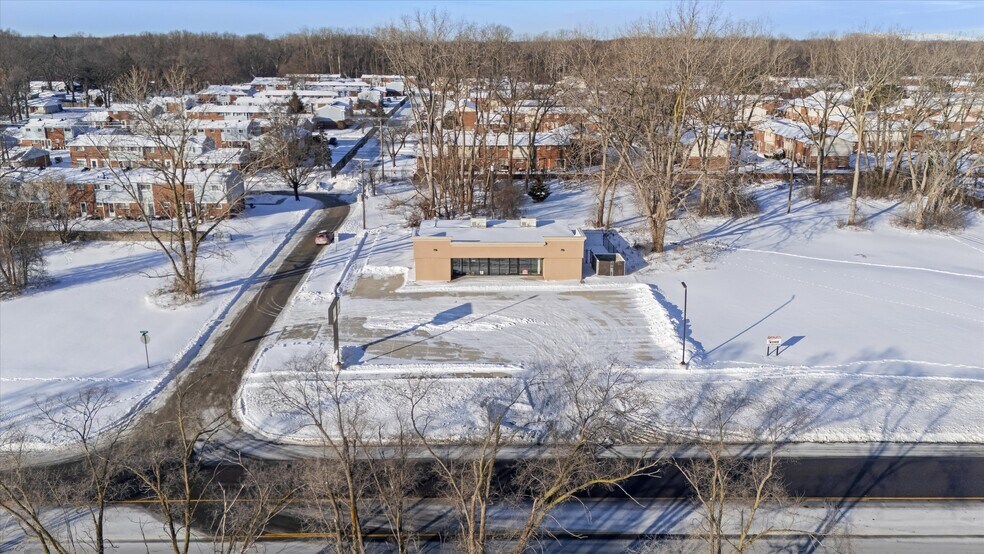 More Photos Of 8498 Wayne Rd, Romulus Convenience Store For Lease