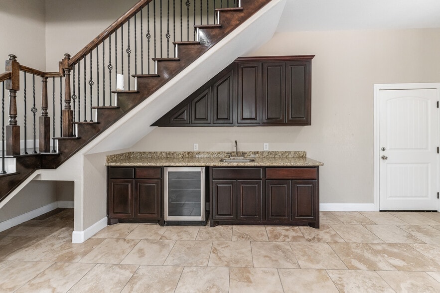 More Photos Of 6927 Highway 36 S, Rosenberg Office For Lease