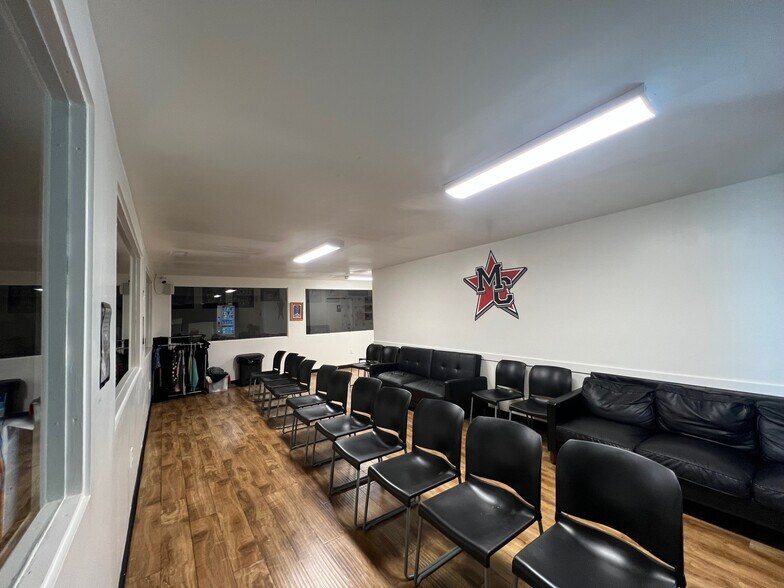 More Photos Of 8803-8811 Amigo Ave, Northridge Warehouse For Lease