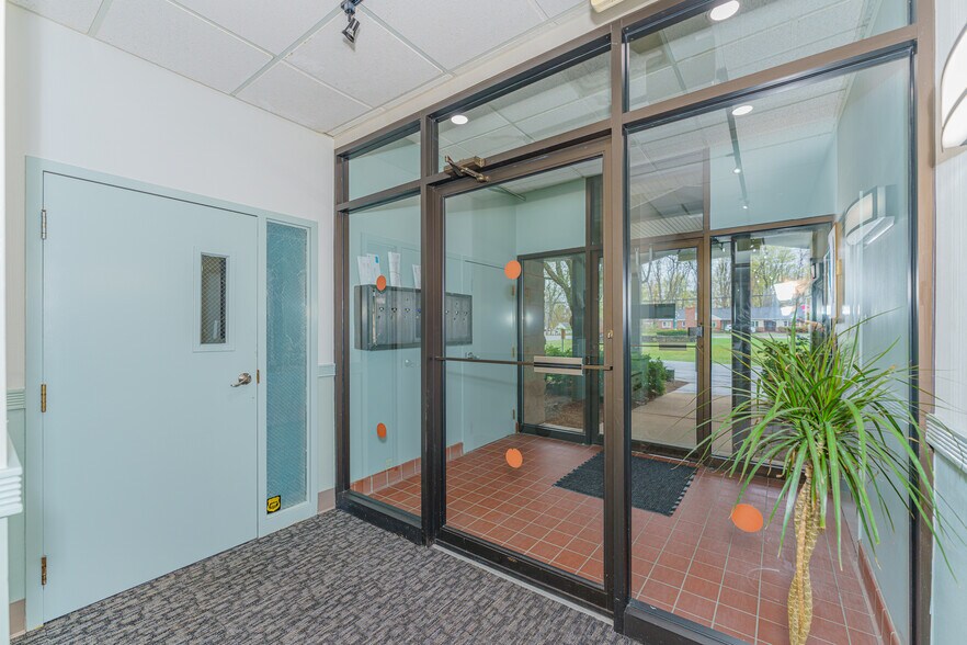 More Photos Of 961-963 State Route 146, Clifton Park Medical For Lease