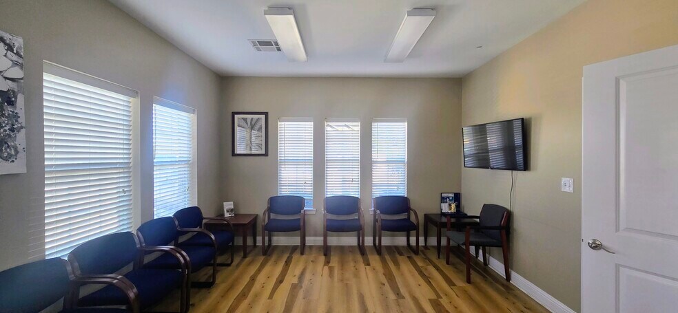 More Photos Of 1205 Bent Oaks Ct, Denton Office For Sale