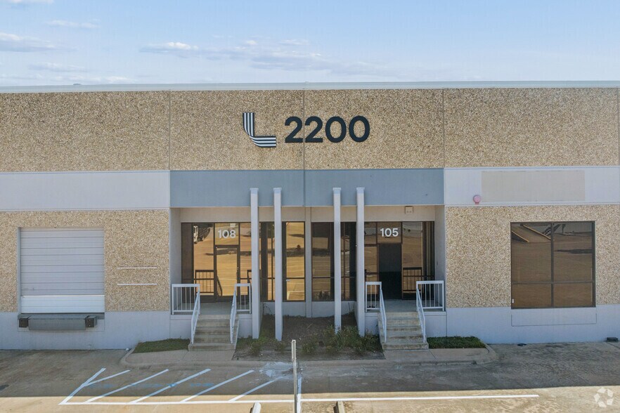 More Photos Of 2200 Denton Dr, Austin Warehouse For Lease