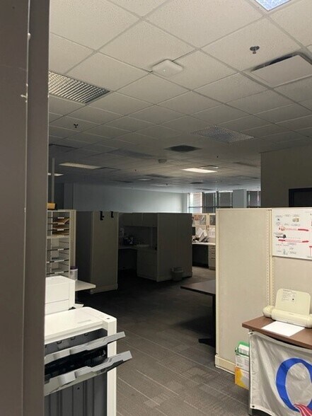 More Photos Of 211 Lake Dr, Newark Flex For Sale