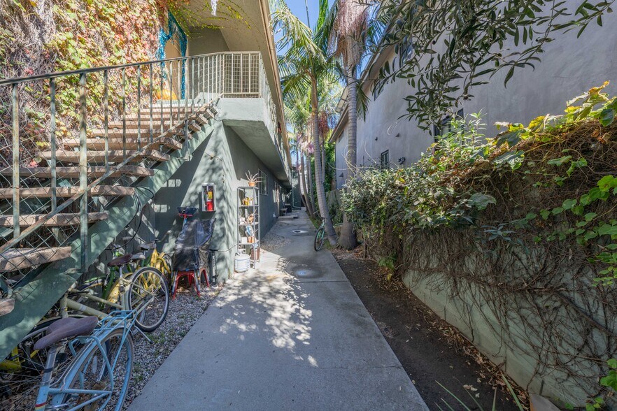 More Photos Of 614 6th Ave, Venice Apartments For Sale