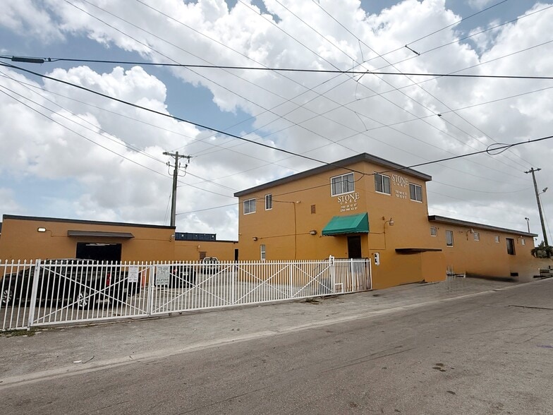 More Photos Of 3750 NW 43rd St, Hialeah Warehouse For Lease