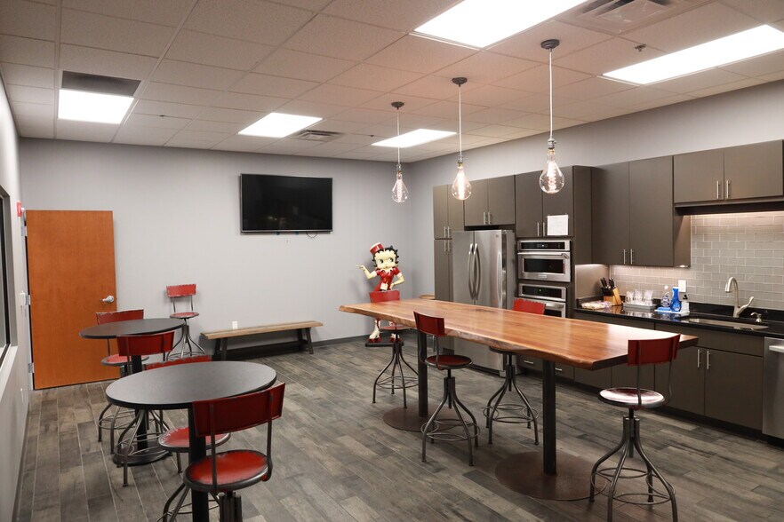 More Photos Of 17819 Commerce Dr, Westfield Warehouse For Sale