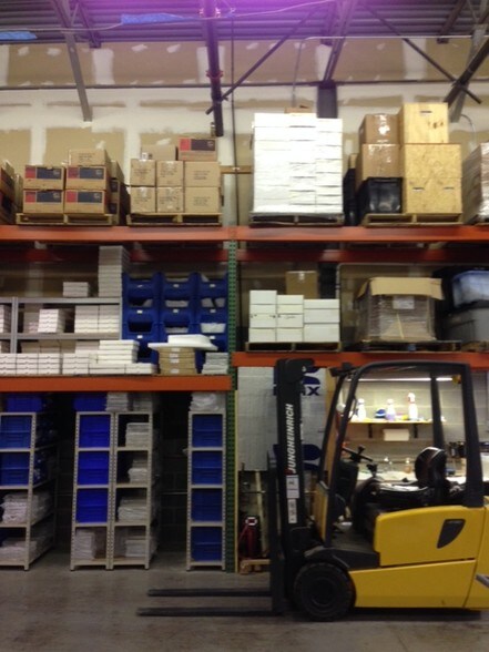 More Photos Of 3910 Park Ave, Edison Light Distribution For Lease