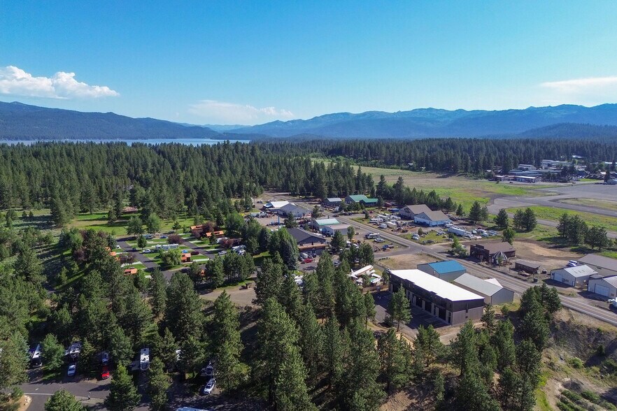 More Photos Of 217 Simmons St, Mccall Showroom For Sale