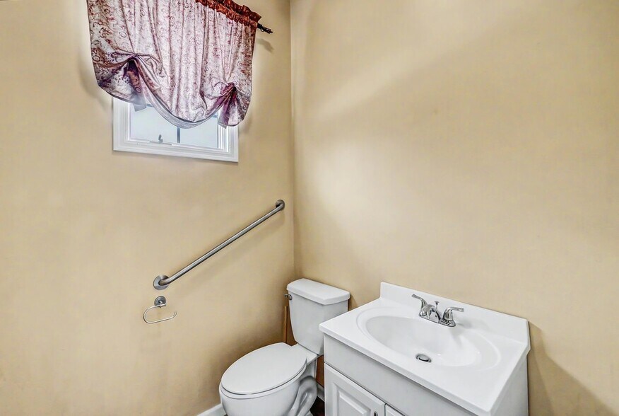 More Photos Of 15924 PA-407 Sr, Fleetville Office For Sale