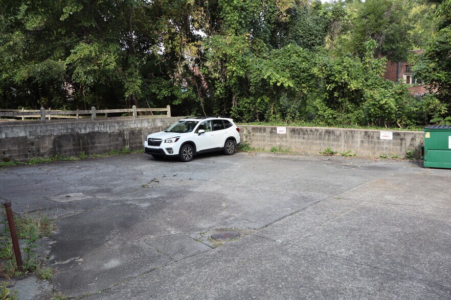 More Photos Of 435 West End Blvd, Winston-Salem Freestanding For Lease