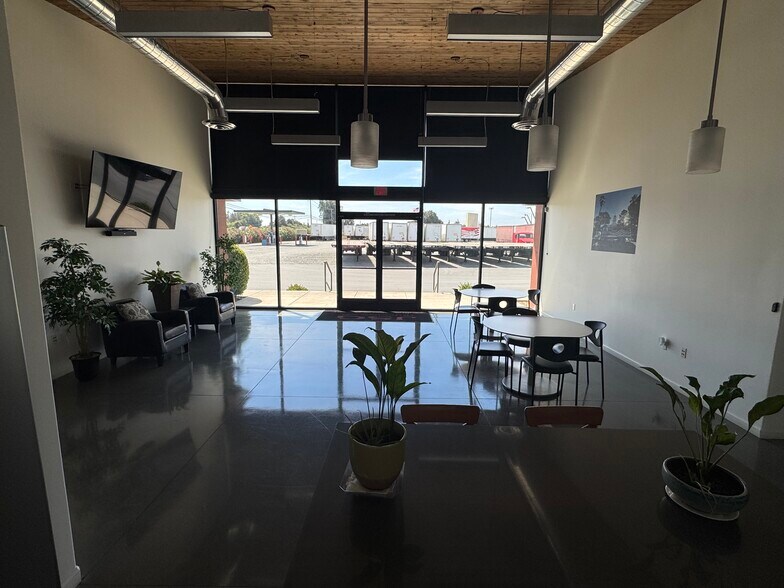 More Photos Of 19400 Frontage Rd, Acampo Office For Lease