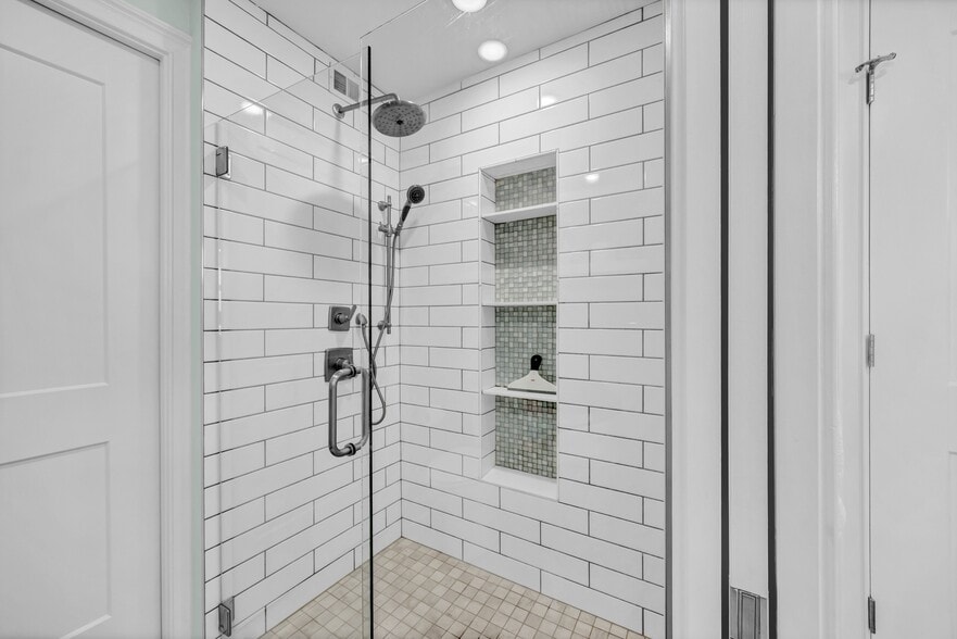 More Photos Of 240 N Water St, Wilmington Specialty For Sale