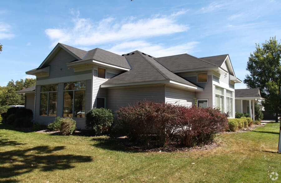 More Photos Of 10900 N Noble Ave, Champlin Flex For Lease