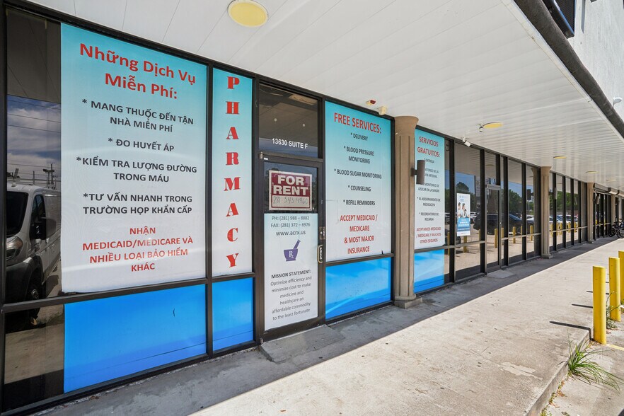 More Photos Of 13630 Veterans Memorial Dr, Houston Storefront Retail Office For Lease