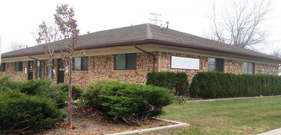Primary Photo Of 30020 Schoenherr Rd, Warren Medical For Lease