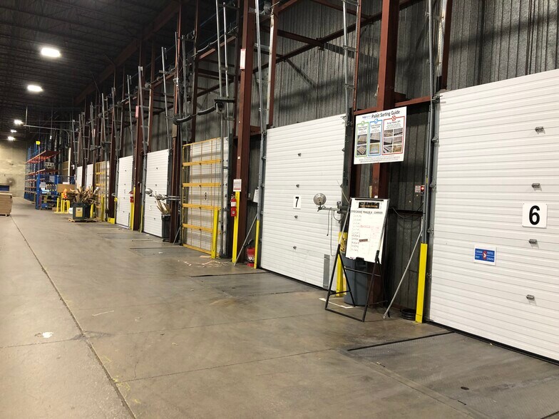More Photos Of 100 Alfred Kuehne Blvd, Brampton Warehouse For Lease