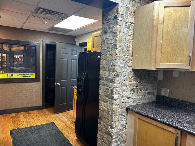 More Photos Of 4042-4044 N Elston Ave, Chicago Storefront Retail Office For Lease