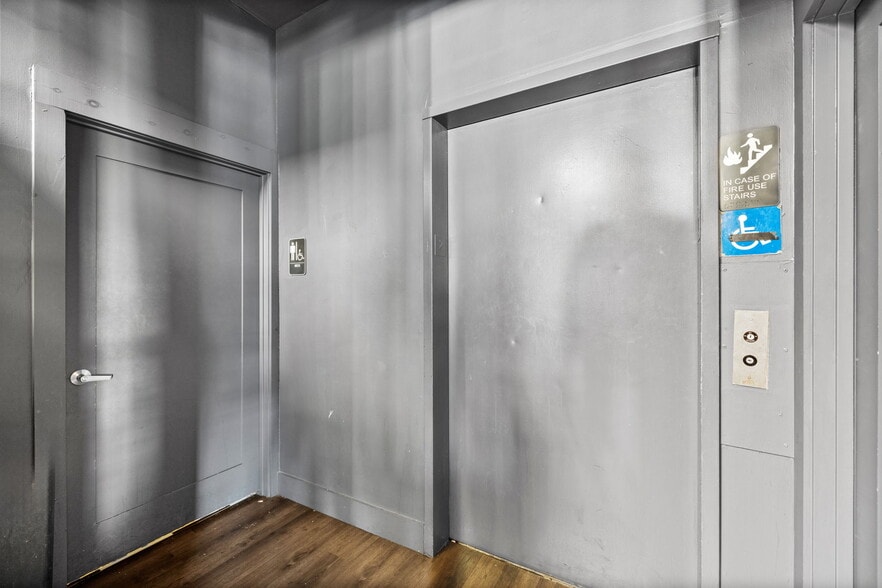 More Photos Of 1000 J St, Sacramento Storefront For Lease