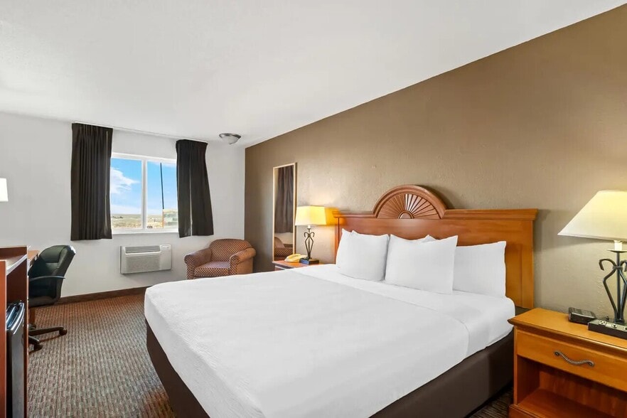 More Photos Of 730 E Jennifer Ln, Sidney Hotel For Sale