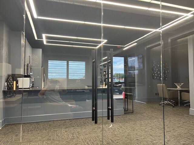 More Photos Of 3119 Interstate 30, Mesquite Showroom For Sale