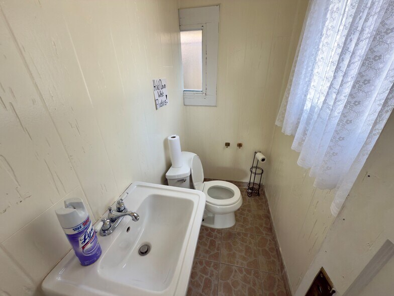 More Photos Of 824 E La Rua St, Pensacola Freestanding For Sale