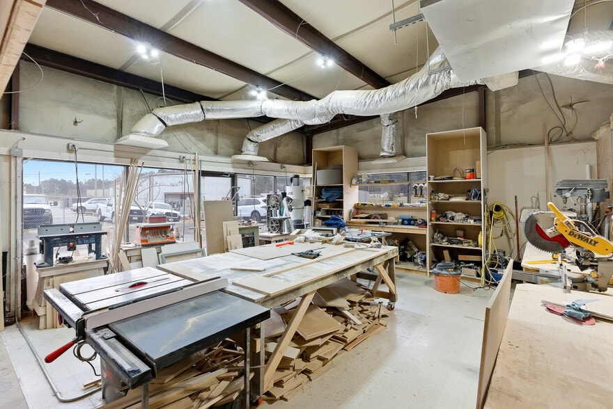 More Photos Of 961 Shallowford Rd NE, Kennesaw Warehouse For Sale
