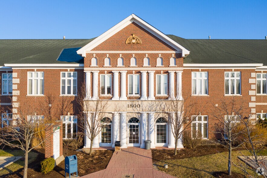 More Photos Of 1800 Nations Dr, Gurnee Office For Lease