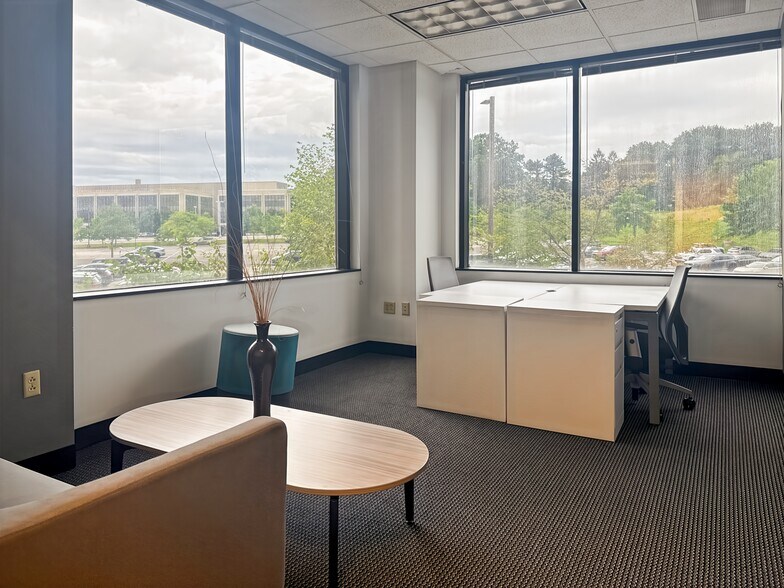 More Photos Of 6100 Oak Tree Blvd, Independence Coworking Space