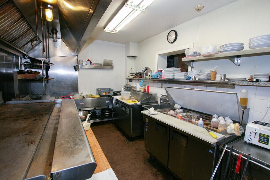 More Photos Of 2650-2652 E Somerset St, Philadelphia Restaurant For Lease