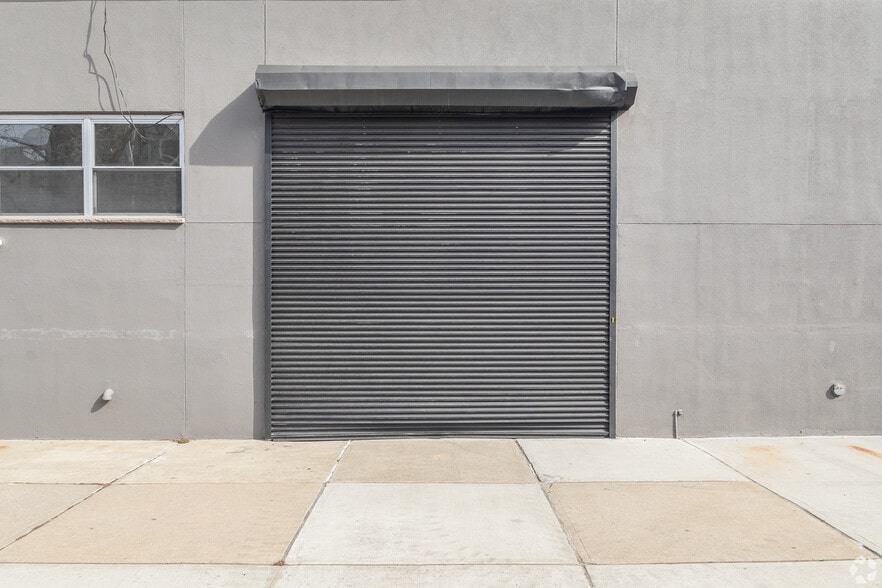 More Photos Of 300 Kingsland Ave, Brooklyn Warehouse For Sale