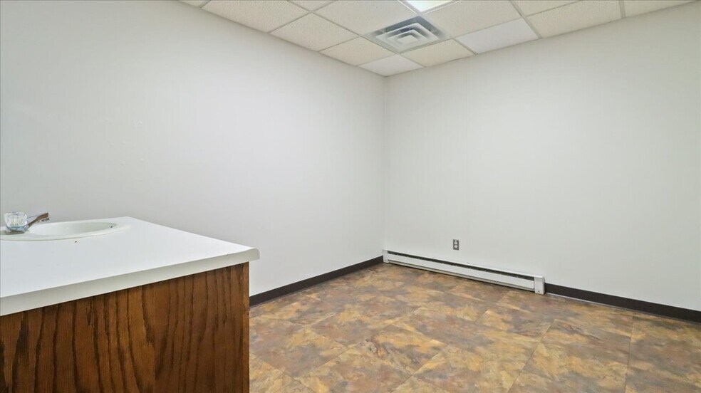More Photos Of 1115 Alaska Ave, West Plains Hospital For Lease