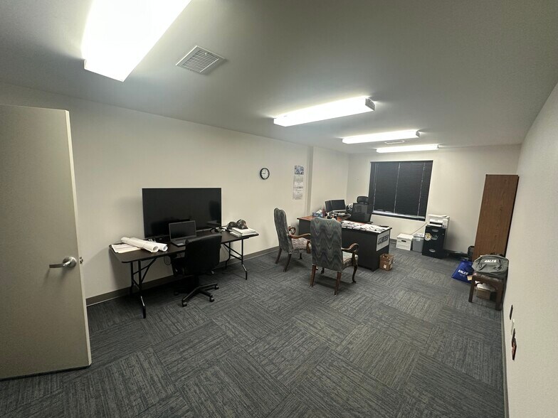 More Photos Of 444 Center St, Kingsport Light Manufacturing For Sale