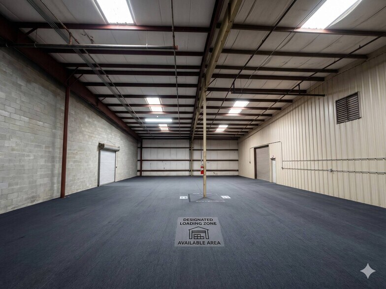 More Photos Of 366 W Taft Vineland Rd, Orlando Warehouse For Lease