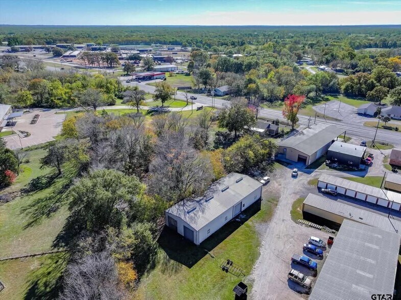 More Photos Of 701 E Pine St, Edgewood Flex For Lease