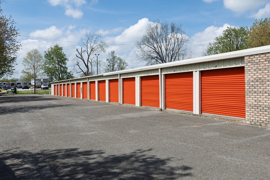 More Photos Of 380 N Water Ave, Gallatin Self Storage For Sale