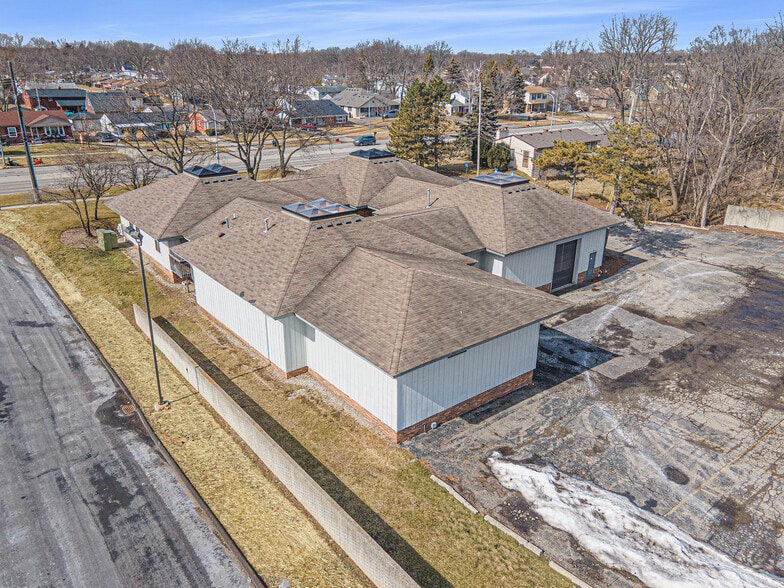 More Photos Of 18340 Middlebelt Rd, Livonia Office For Sale