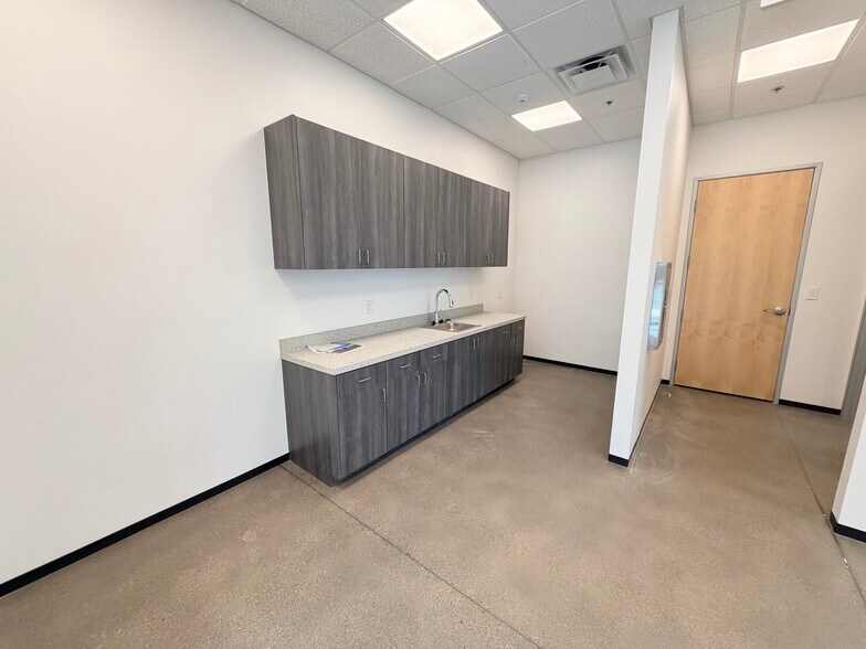More Photos Of 7320 E Pecos Rd, Mesa Warehouse For Sale