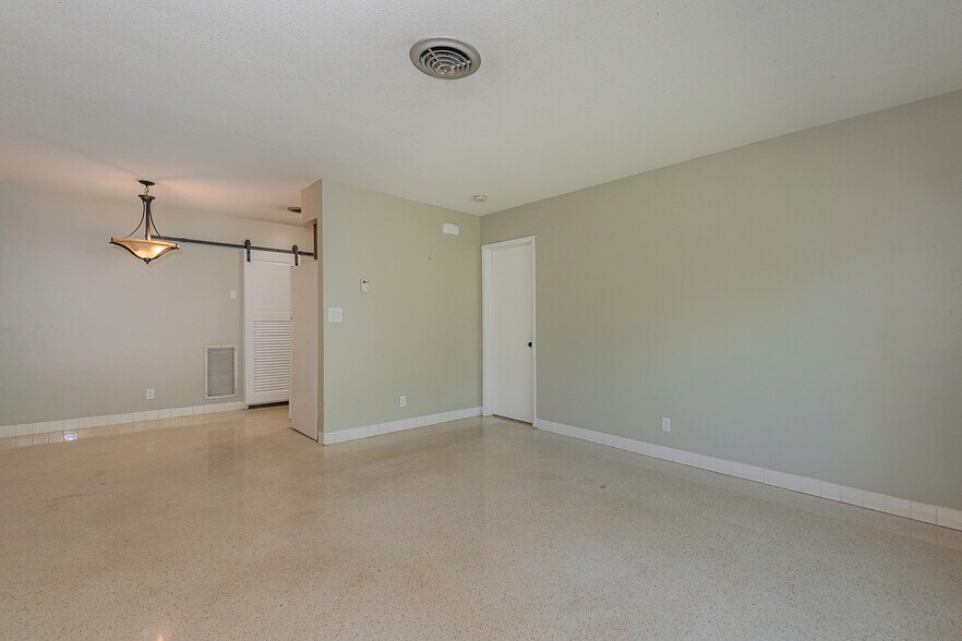 More Photos Of 321 SE 1st Ave, Pompano Beach Multifamily For Sale