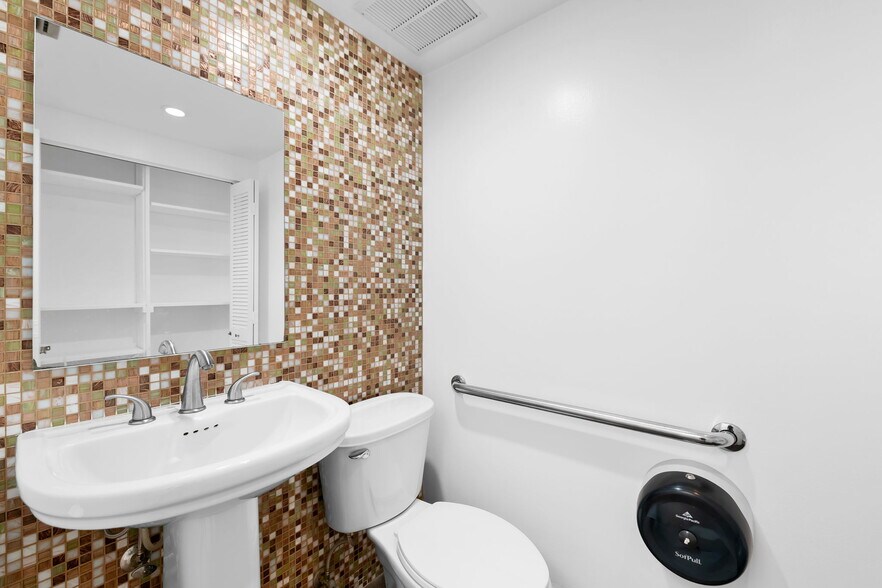 More Photos Of 100 SE 15th Ave, Fort Lauderdale Medical For Lease