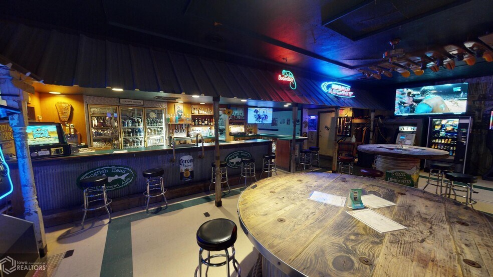 More Photos Of 909 State St, Grinnell Restaurant For Sale