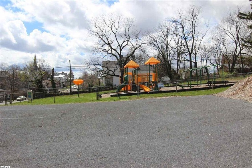 More Photos Of 800-812 W Main St, Waynesboro Land For Sale