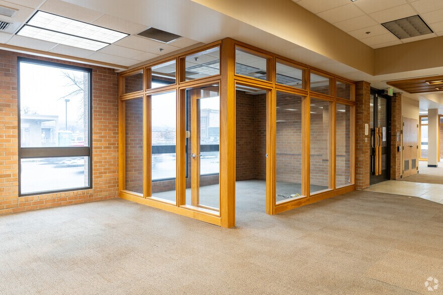 More Photos Of 30 S Mission St, Wenatchee Bank For Sale