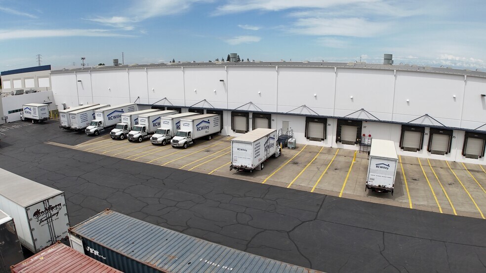 More Photos Of 10000 Alantown Dr, Roseville Manufacturing For Lease