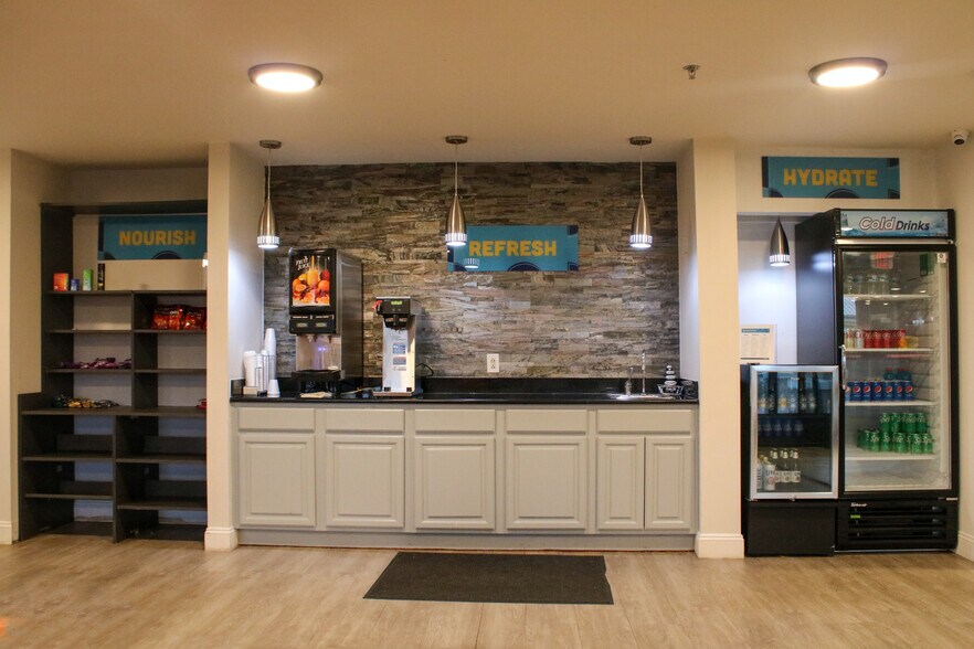 More Photos Of 19600 Elpers Rd, Evansville Hotel For Sale