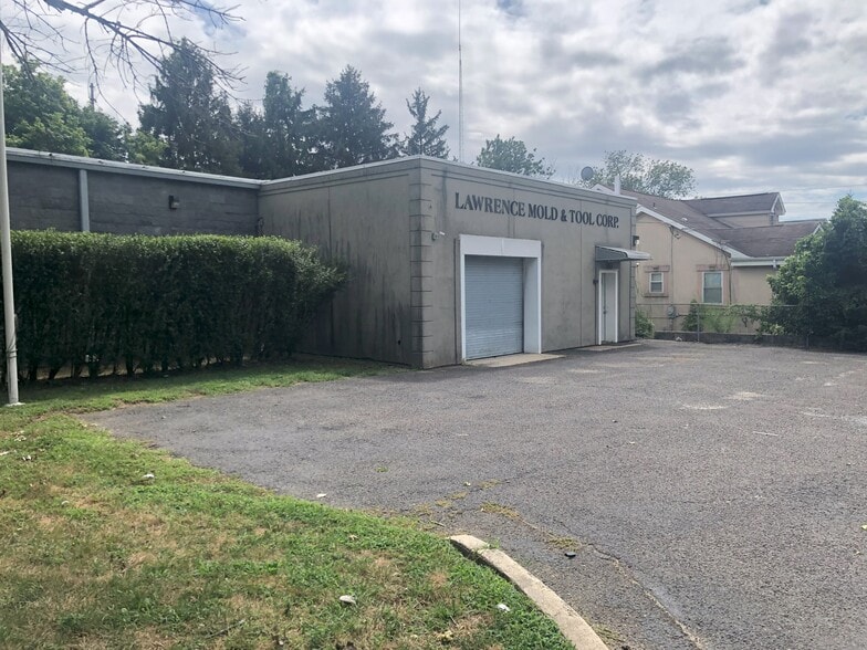 More Photos Of 1412 Ohio Ave, Lawrence Industrial For Sale