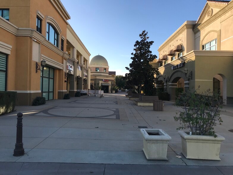 More Photos Of 13768 Roswell Ave, Chino Medical For Lease